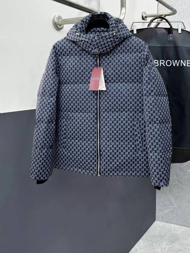 New Gucci down jacket from the official website. This jacket, touted as the mos