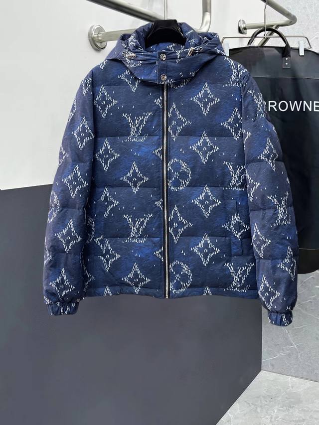 New Louis Vuitton (LV) down jacket from the official website. This jacket, tout