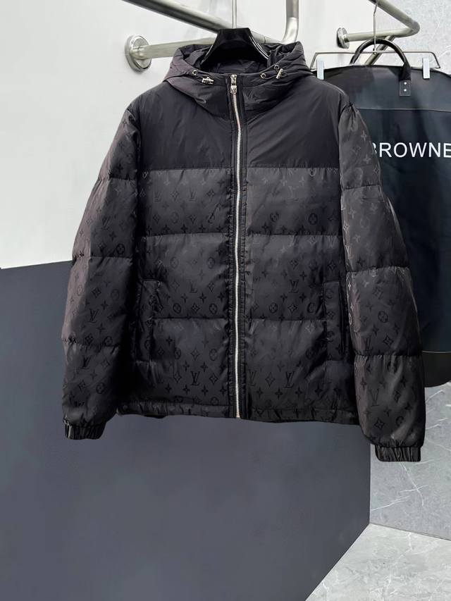 Louis Vuitton (LV) official website new down jacket. This jacket, touted as the