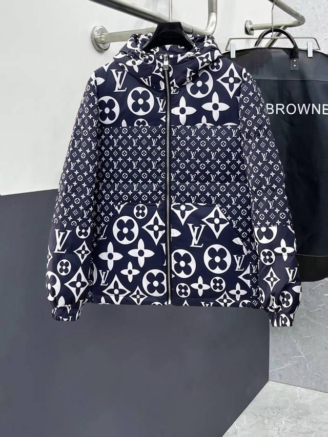 Louis Vuitton (LV) official website new down jacket. This jacket, touted as the