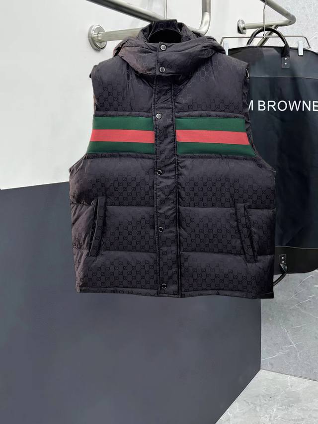New Gucci down jacket from the official website. This jacket, touted as the mos
