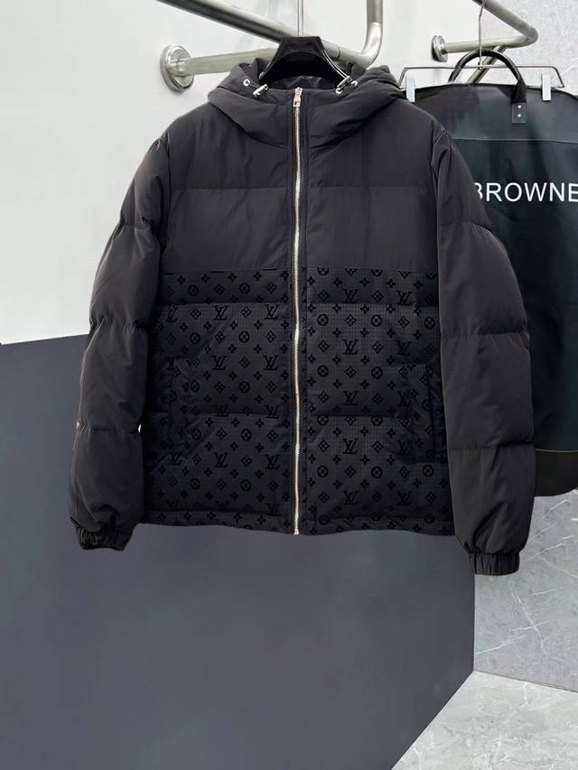 Louis Vuitton (LV) official website new down jacket. This jacket, touted as the