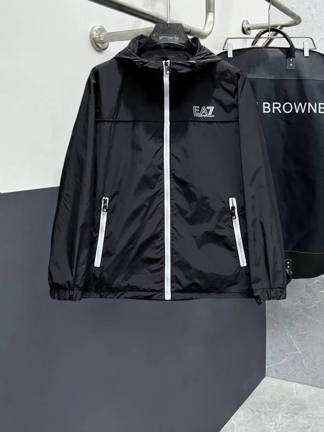 Armani High-Quality 2025 Spring New Arrival Jacket. A runway piece in perfect c