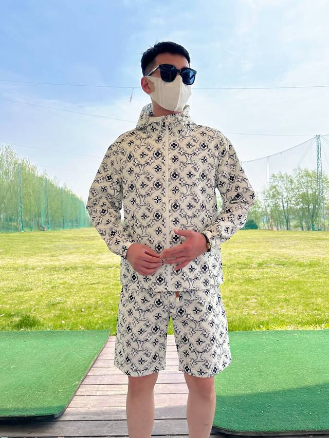 Louis Vuitton LV 2025 Summer Sun Protection Shirt and Shorts Set. Synchronized