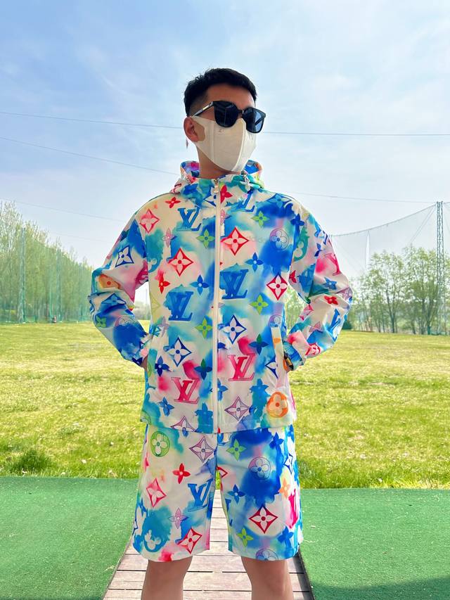 Louis Vuitton LV 2025 Summer Sun Protection Shirt and Shorts Set. Synchronized