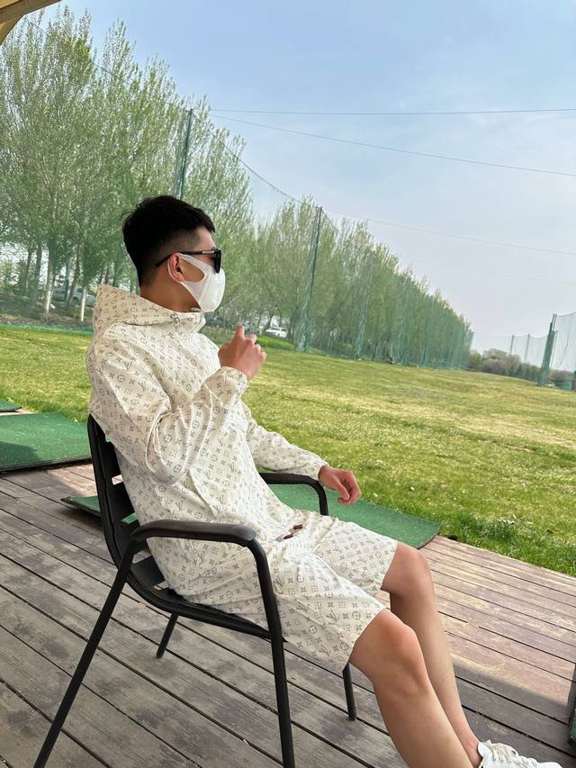 Louis Vuitton LV 2025 Summer Sun Protection Shirt and Shorts Set. Synchronized