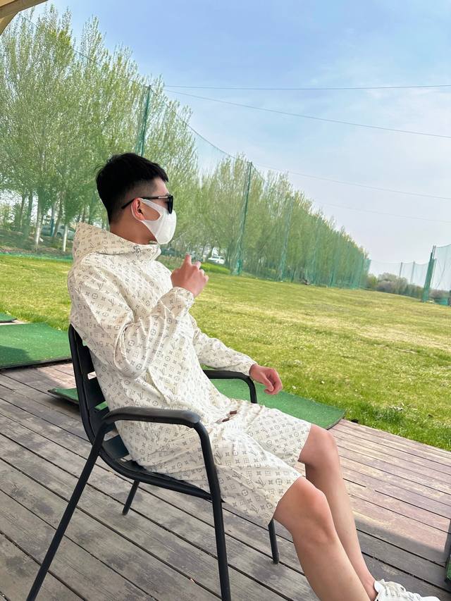 Louis Vuitton LV 2025 Summer Sun Protection Shirt and Shorts Set. Synchronized