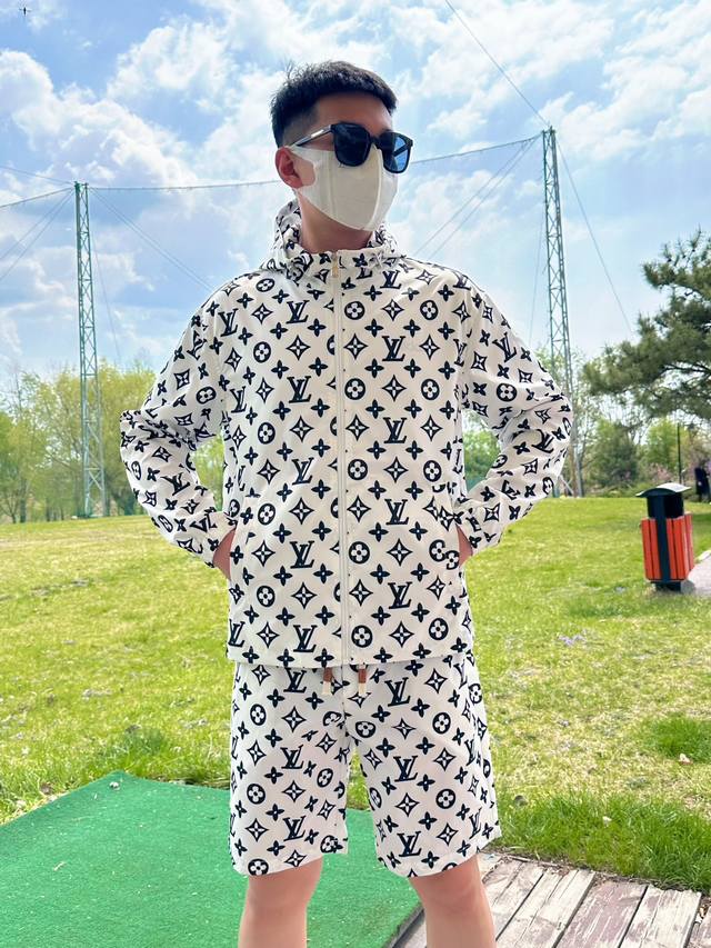 Louis Vuitton LV 2025 Summer Sun Protection Shirt and Shorts Set. Synchronized