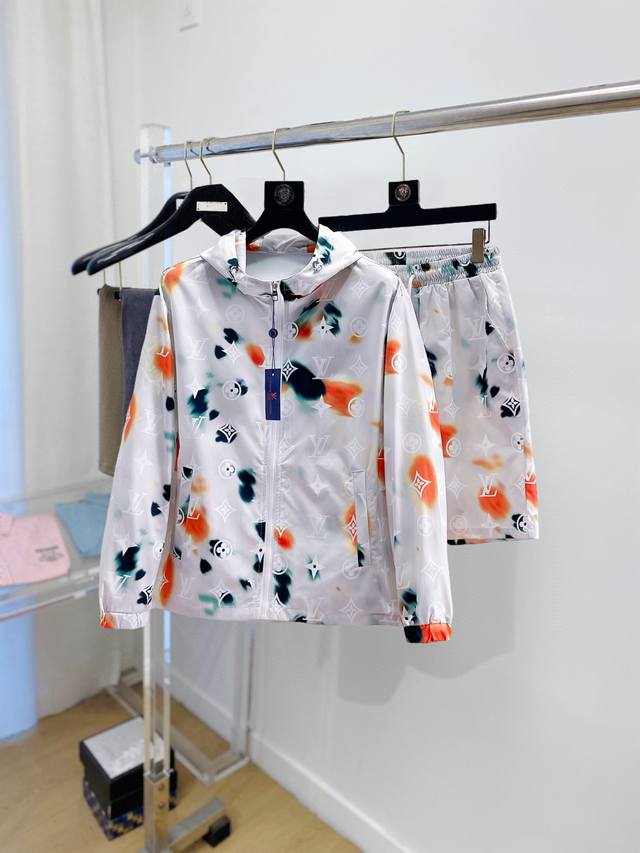 Louis Vuitton LV 2025 Summer Sun Protection Shirt and Shorts Set. Synchronized