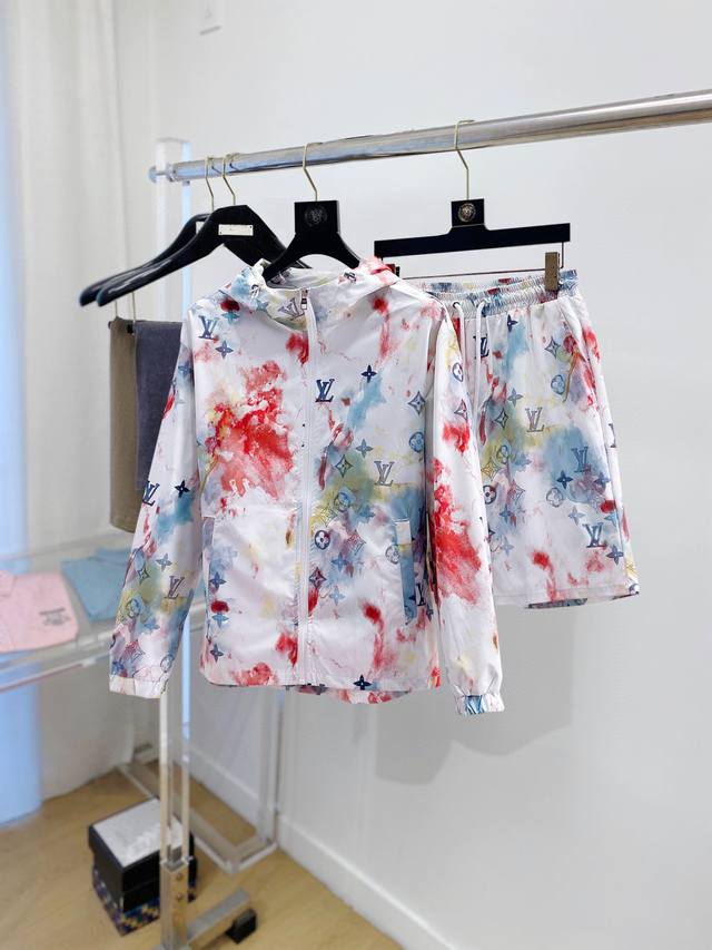 Louis Vuitton LV 2025 Summer Sun Protection Shirt and Shorts Set. Synchronized