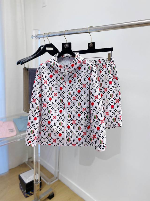 Louis Vuitton LV 2025 Summer Sun Protection Shirt and Shorts Set. Synchronized