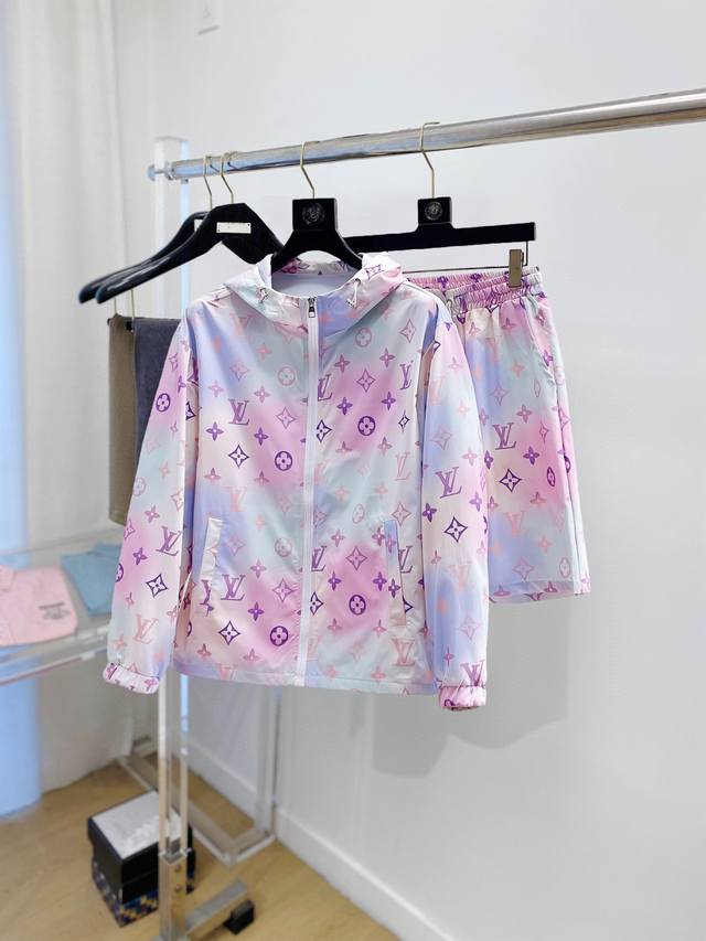 Louis Vuitton LV 2025 Summer Sun Protection Shirt and Shorts Set. Synchronized