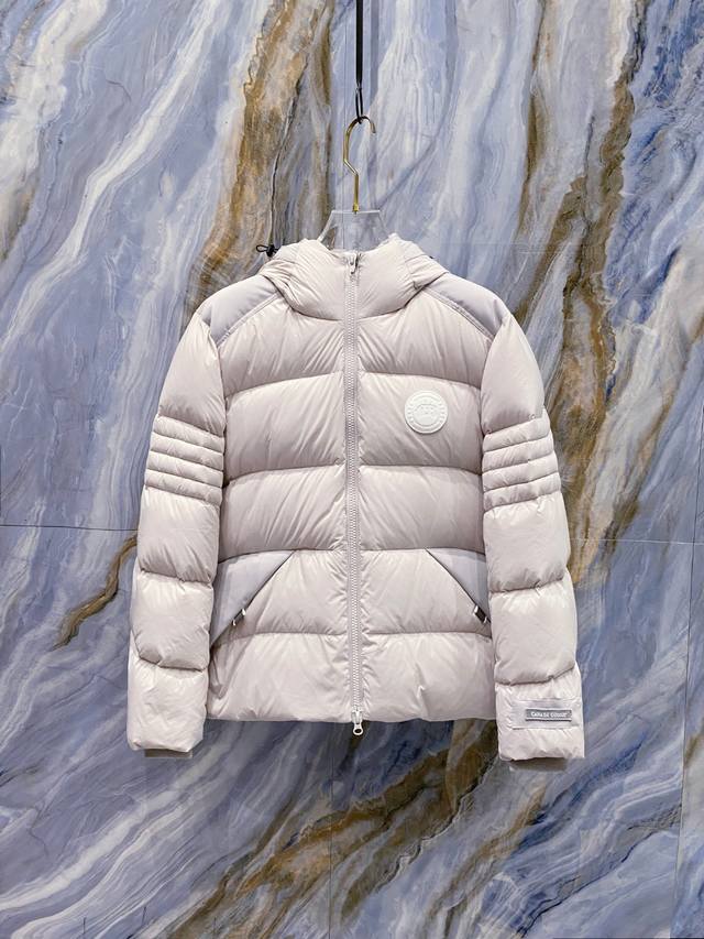 Canada Goose Fw2025 New Down Jacket. Hooded design, unisex, and stylish. Made wi