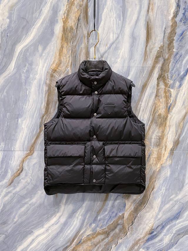 Prada 2025 Fall/Winter New Product Launch, Newest Workwear Down Vest Available