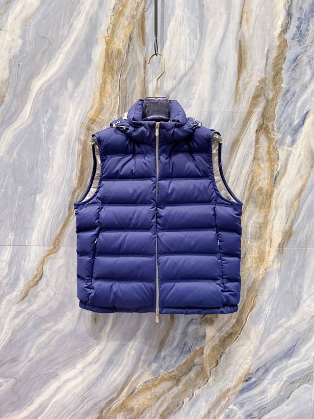 25 Autumn/Winter New Arrivals: Bc's new down vest is now available. The hood is
