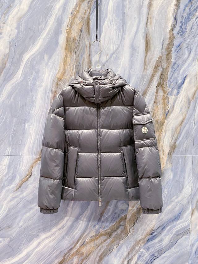 Moncler 2025 Autumn/Winter New Arrivals: Moncler's latest glossy down jacket is