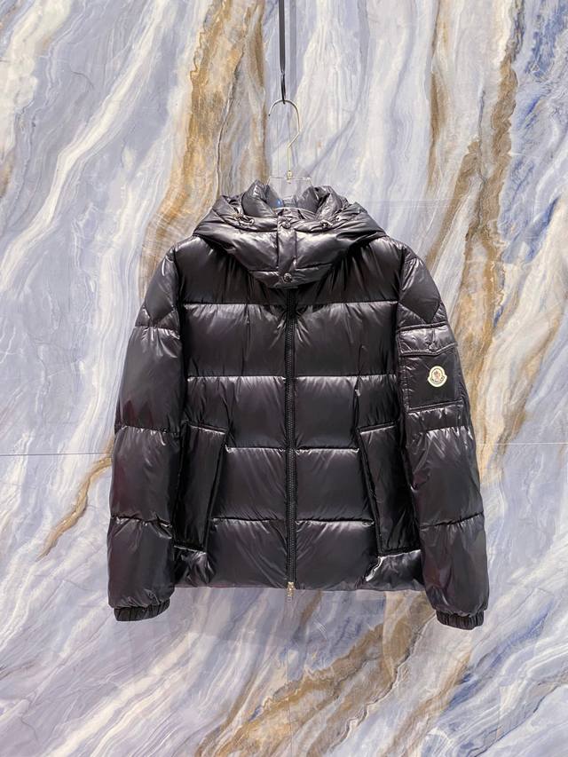 Moncler 2025 Autumn/Winter New Arrivals: Moncler's latest glossy down jacket is