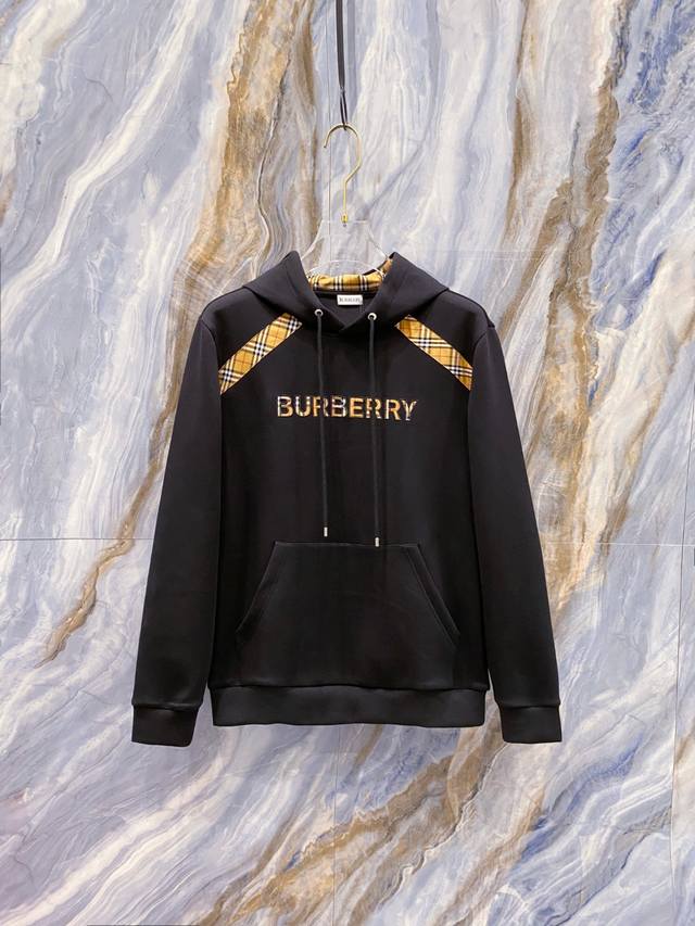 Burberry's new Fall/Winter 2025 collection is now available! This unisex hooded