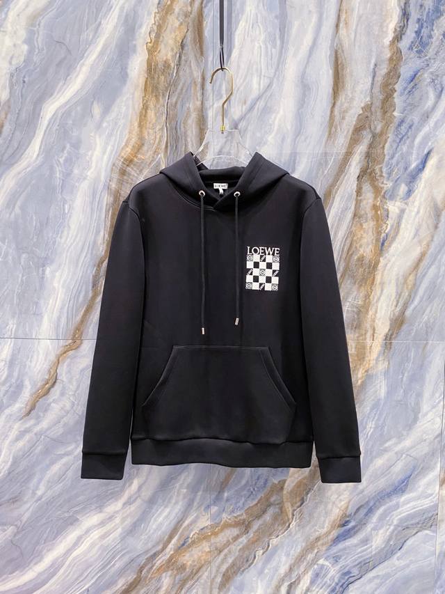 Loewe's new Fall/Winter 2025 collection is now available! This unisex hooded sw