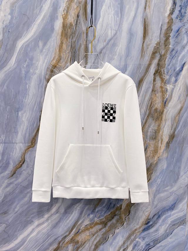 Loewe's new Fall/Winter 2025 collection is now available! This unisex hooded sw