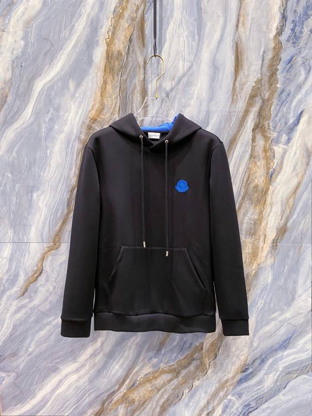 Moncler's new 2025 Autumn/Winter collection is now available! This incredibly s