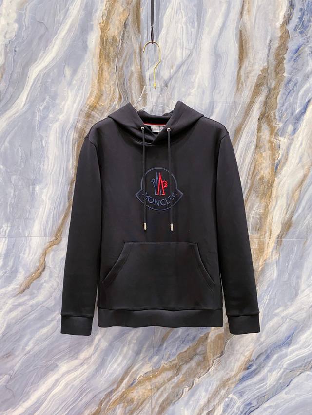 Moncler's new 2025 Autumn/Winter collection is now available! This unisex hoode
