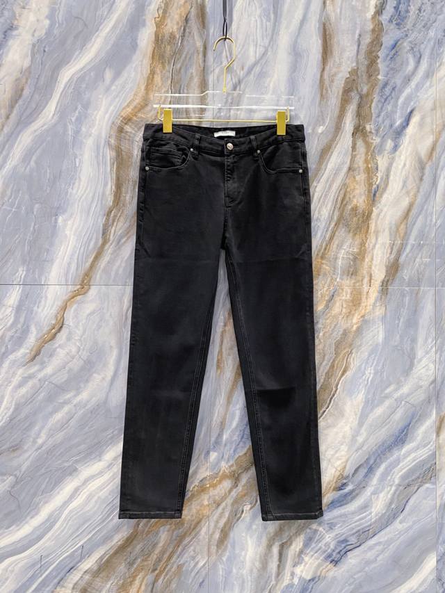Prada 2025 Early Autumn New Men's Jeans, a high-end quality choice. A versatile