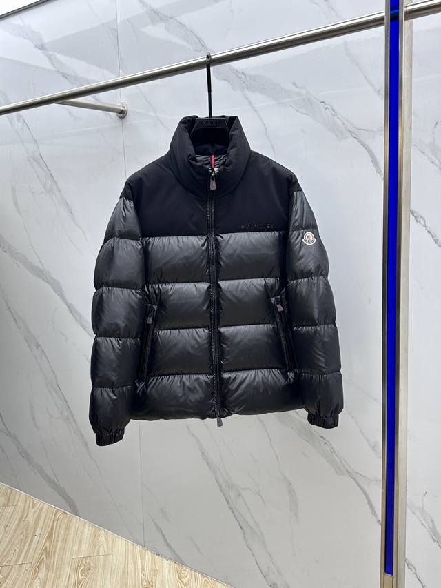 Moncler 2025 Latest Fashion Designer Down Jacket. Every detail showcases exquisi