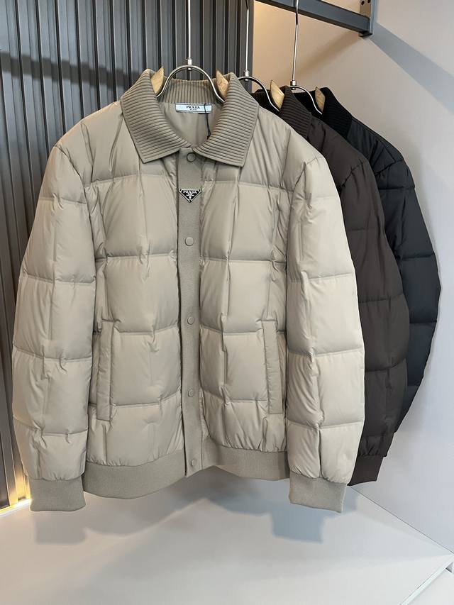 prad*A Prada 2025 Autumn/Winter Unisex Down Jacket, In Stock! Prada has reintrod