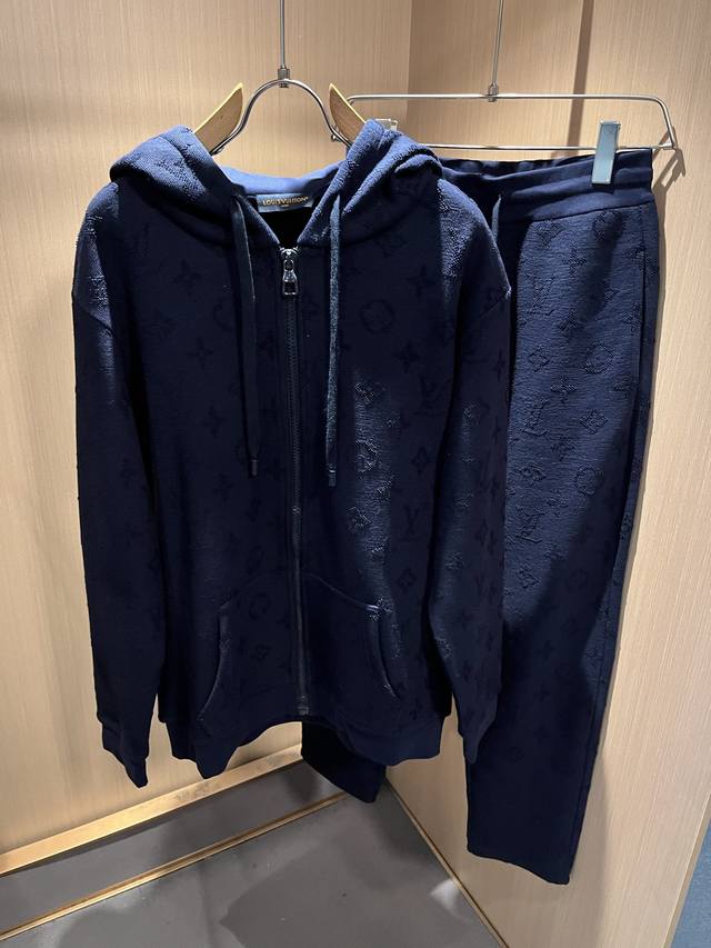 Louis Vuit*On 2025 Fall/Winter Monogram Collection! Unisex Sets! The new high-en