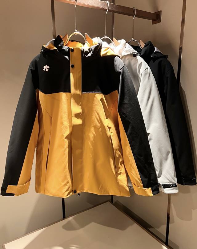 Descente, 2025 Autumn/Winter New Men's and Women's Cotton Jackets, a professiona