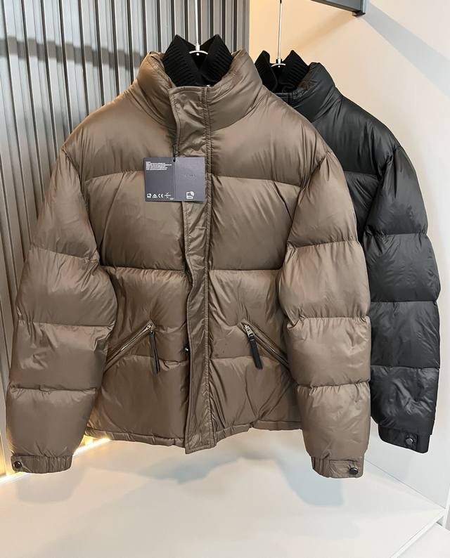prad*A Prada Fake Two-Piece Jacket! 2025 Autumn/Winter Unisex Down Jacket, In St