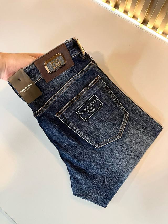 Dolce & Gabbana 2025 Autumn/Winter New Arrival Jeans. The natural wash treatment