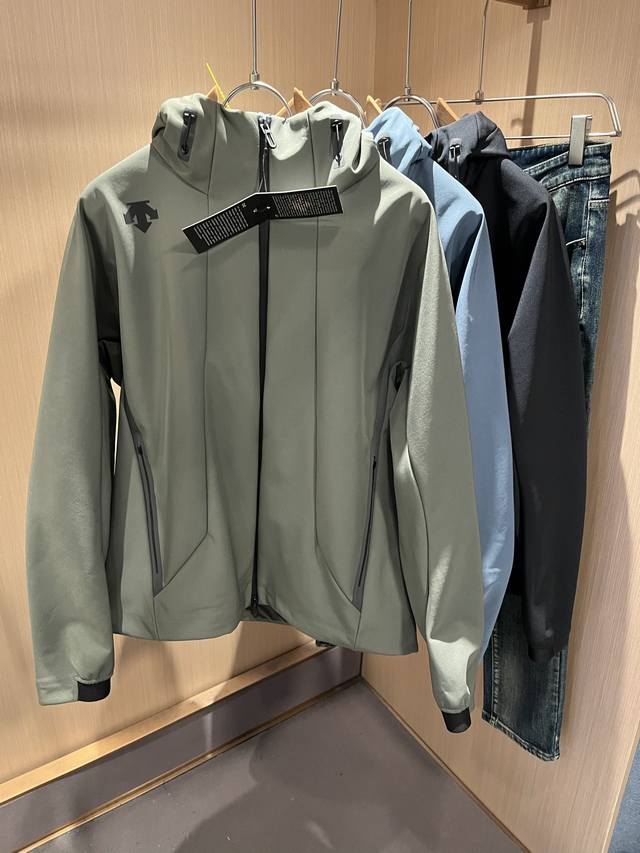 Descente 2025 Autumn/Winter New Unisex Jacket. A professional sports brand with