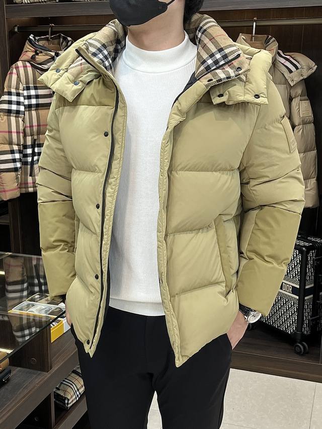 Features Burberry 2025 latest fashion designer down jacket. This Burberry hooded