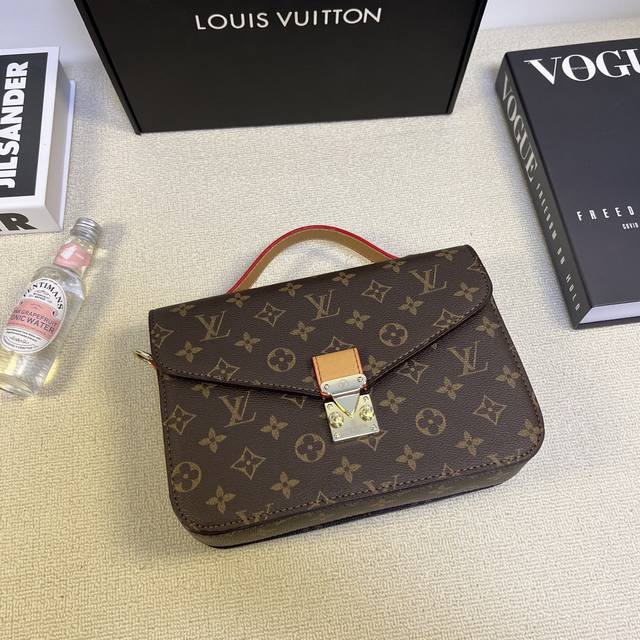 Comes with boutique gift box Louis Vuitton LV new envelope bag Adjustable chain