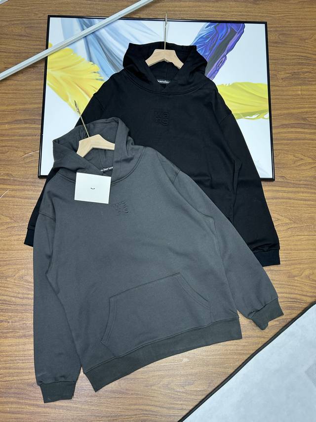 Alexander Wang features a high-pressure embossed logo on the chest, a basic uni