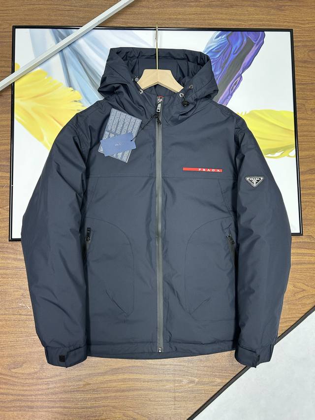 Details: 25Ss latest Prada hooded down jacket with red leather label, a classic