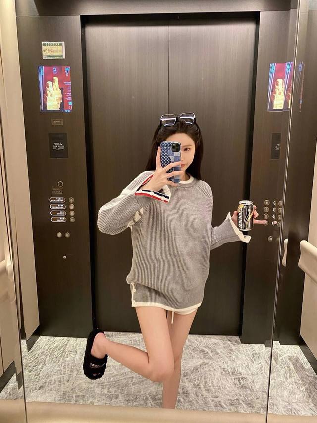 High-end custom-made thickened Tb round neck color-blocked thickened sweater It'