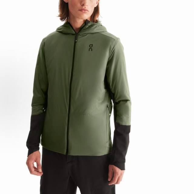 On's lightweight outdoor thermal cotton jacket features a lightweight design con