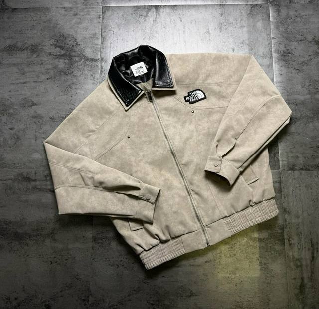 This North Face jacket features a unique double-collar design with a stand-up c