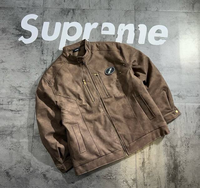 We11Done Series Leather Label Couple Jacket Made of leather, the jacket has a st