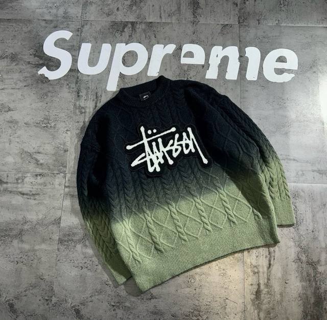 Stuy Gradient Limited Edition Three-Color Couple Crew Neck Thick Knit Sweater Ul