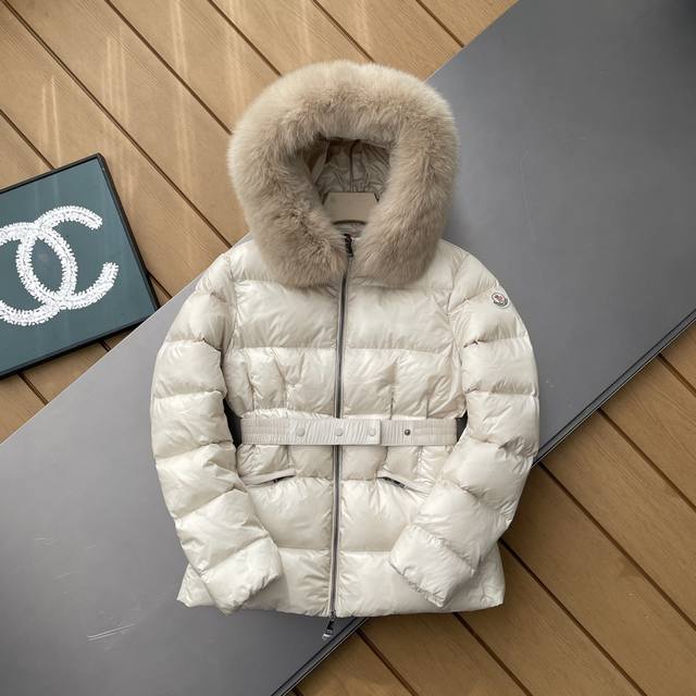 Top-tier replica Moncle Celac short down jacket (DDD). Made of patent nylon, thi