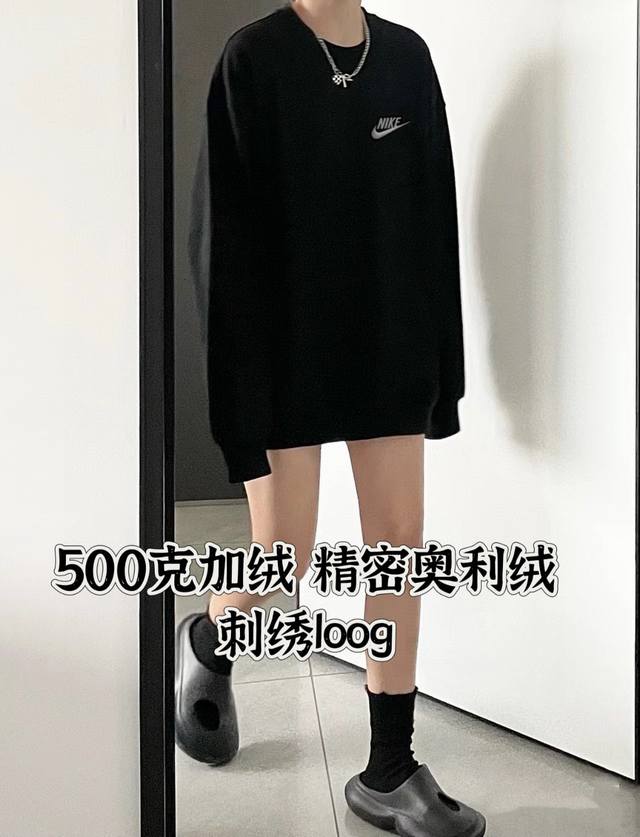 500g Fleece-Lined Sweatshirt Embroidered Nike 500g Fleece-Lined Crew Neck Sweat