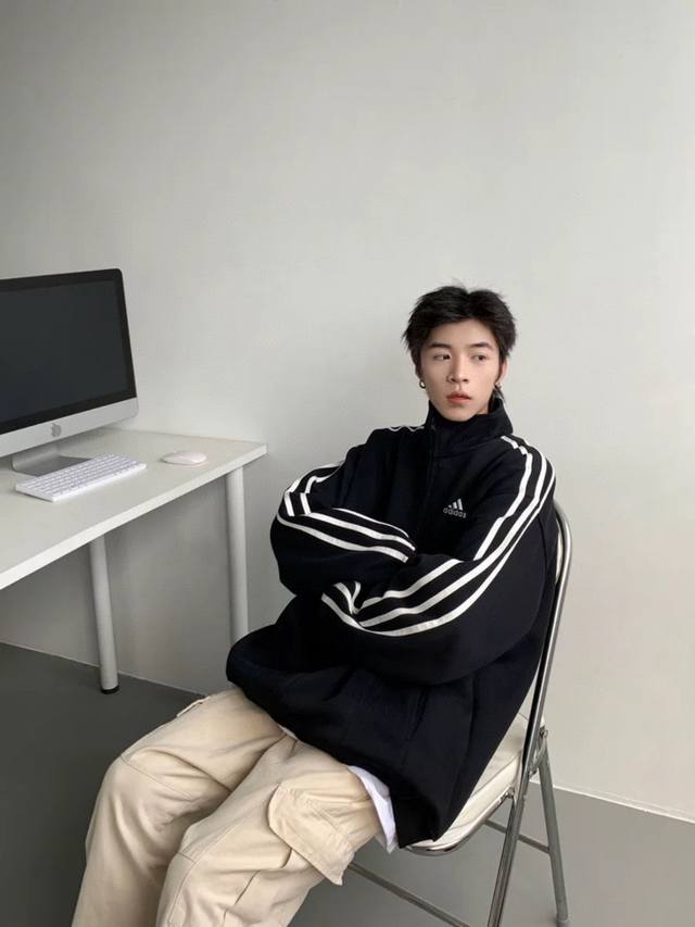 Original Quality New Adidas American Style Navy Blue and Yellow Three Stripes Ca