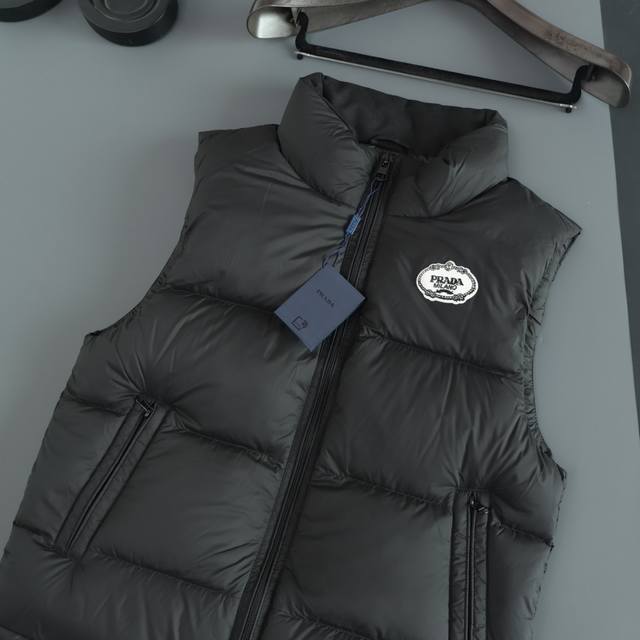 Real shot details Prada 2025 Li Xian's same style high-end 90% down vest DDD