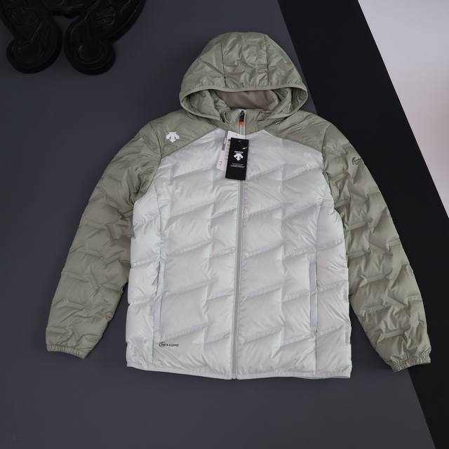 Descente 2025 Autumn/Winter New Style Hooded Lightweight Down Jacket This jacke