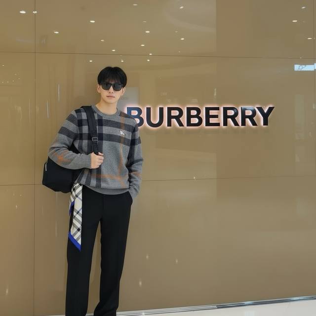 High-quality Burberry classic striped plaid double-layer jacquard crew neck kni