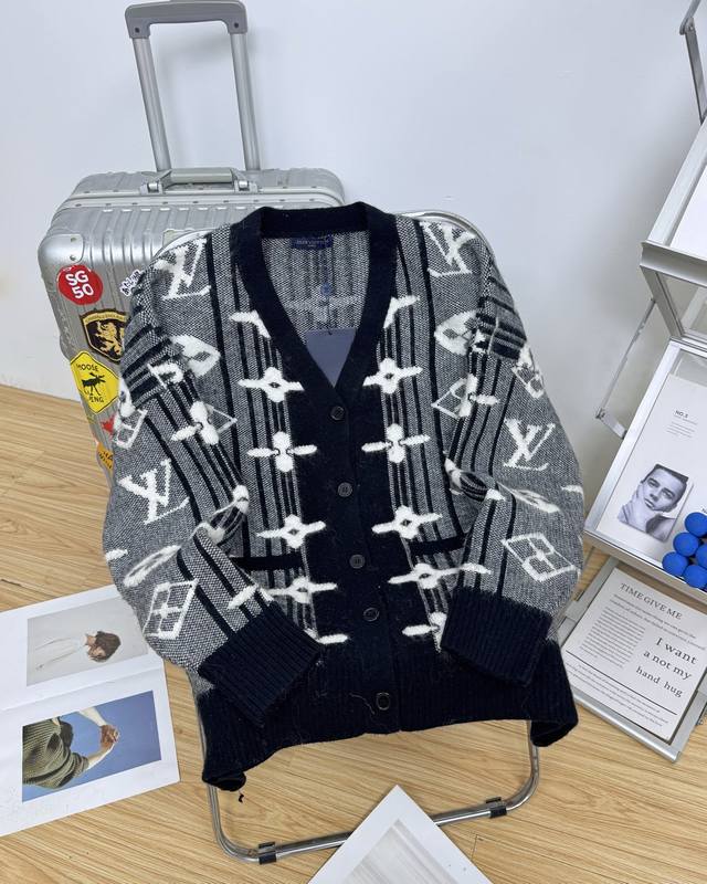 Louis Vuitton 24Ss Monogram All-over Striped Gradient Logo Mohair Knit Jacquard